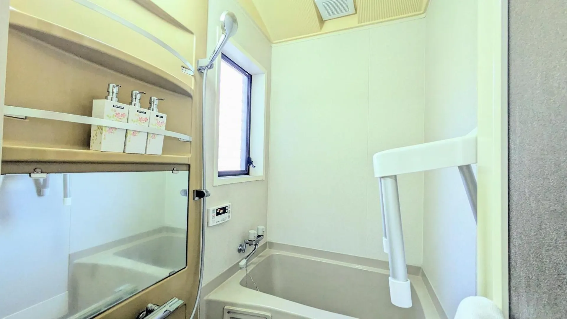 Aoto Kachofugetsu Apartment Tokyo